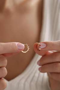 Pendientes Huggie de Piedras Coloridas, Rubí y Amatista, Pendientes Huggie con Pavé de Arcoíris, Plata de Ley 925, Joyería Chapada en Oro de 14K - Product Image 5