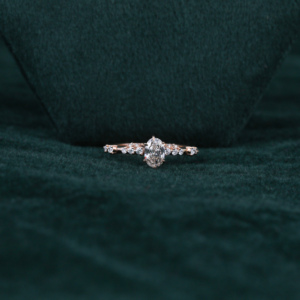 Anillo de compromiso de diamante cultivado en laboratorio, oro rosa de 18 quilates, diseño hecho a mano, estilo moderno para mujeres para fiestas y regalos - Product Image 2