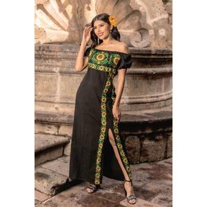 Robe maxi à épaules dénudées pour femmes, couleur personnalisée, avec broderie florale, fente latérale, style bohème ethnique, été, taille naturelle, lavable - Product Image 1