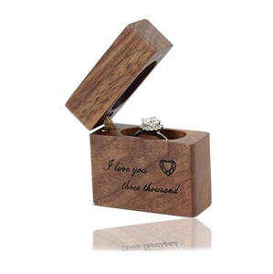 Caja de joyería de anillo conmemorativo tallada en forma de corazón Vintage, caja de anillo de compromiso de madera pequeña caja de anillo plana delgada para propuesta - Product Image 1