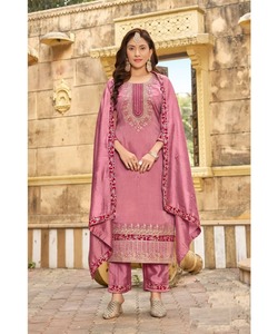 SalwarKameez pakistanais formel pour les femmes dans la conception de boutique avec une chemise longue modeste - Product Image 1