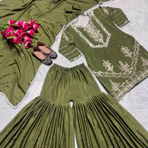 Tenue de fête de mariage Nouveau Designer Chinon Soie Belle Séquence Broderie Travail Top Et Sharara Avec Diamant Travail Dupatta - Product Image 1