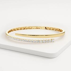 Bracelet tennis élégant en moissanite avec pierres brillantes serties à griffes, design minimaliste pour les mariages et les occasions spéciales - Product Image 3