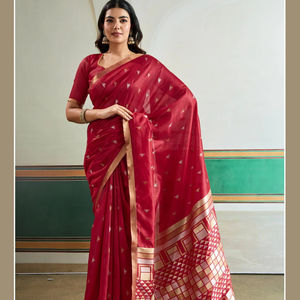 ผ้าส่าหรีผ้าไหมสำหรับงานทอผ้าด้วยมือของนักออกแบบสีแดงส่าหรีชุดสำหรับงานแต่งงานส่าหรีออกแบบงานส่าหรี - Product Image 1