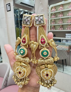 Pendientes tradicionales chapados en oro de calidad superior con hermoso aspecto para ropa de fiesta Accesorios de moda con para mujer - Product Image 2