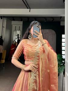 Dernier design, tissu en fausse fourrure spéciale pour tapis rouge, Lehenga Choli traditionnel, tenue de mariée pour femme, personnalisable pour fêtes et mariages - Product Image 5