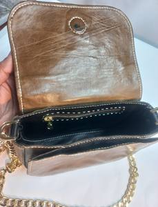 Sac à bandoulière en cuir véritable pour usage quotidien avec chaînes et fermeture magnétique, facile à transporter - Product Image 2