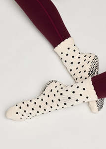 Chaussettes de Pilates pour femmes personnalisées avec motif de points basiques, bordure à volants, antidérapantes, tricotées, pour le yoga, accessoires de studio - Product Image 4