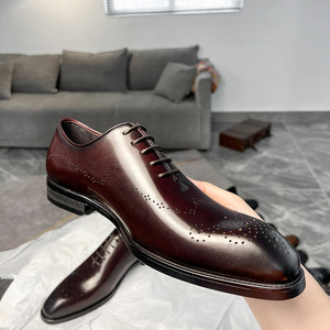 Chaussures habillées en cuir à lacets de style anglais pour homme, gravées, pour mariage, nouveau style, design tendance, entièrement en cuir - Product Image 1