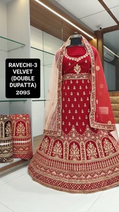 Ropa de boda de terciopelo hecha a mano Lehenga Choli, ropa india y pakistaní, suministro al por mayor de la colección de proveedores indios - Product Image 2