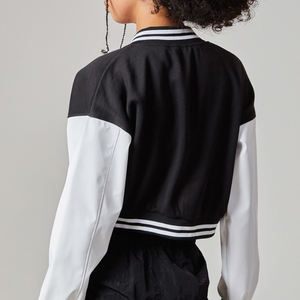 Chaqueta corta de manga larga personalizada de fabricante OEM para mujer, Chaqueta corta de béisbol recortada para mujer - Product Image 6