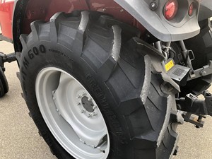 Tracteur à roues Massey Ferguson 4709 4WD 70 CV avec moteur de 40 CV, pompe hydraulique de 50 CV, moteur à engrenages pour travaux agricoles - Product Image 3