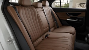 Nouvelle berline E 350 2.0T Turbo Hybride Léger 9 vitesses automatique avec intérieur haut de gamme et technologie intelligente à vendre (modèle 2026) - Product Image 6