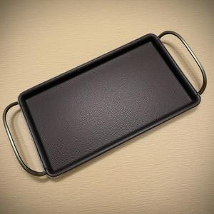 Bandeja de cuero hecha a mano de lujo con asas elegantes de textura rica, ideal para hostelería de alta gama y presentación profesional - Product Image 2