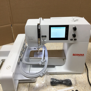 Máquina de Coser/Acolchar/Bordar Bernina 830 con Regulador de Puntada B-S-R Lista para la Venta - Product Image 1