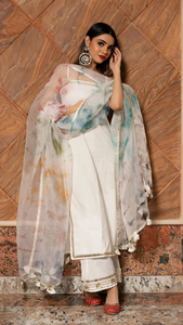 Ensemble robe décontractée en coton blanc HOLI avec dupatta en organza pour adultes, coupe respirante, silhouette évasée, taille naturelle, ajouré - Product Image 3