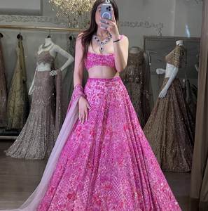 Vêtements et accessoires Lehenga Choli les plus tendances pour un mariage ou une fête Lehenga Choli de mariée en vente à l'exportation - Product Image 2