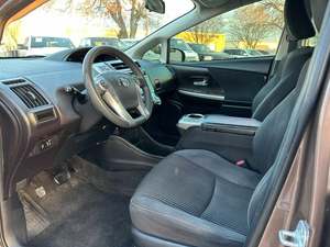 2017 To-yo-ta P-r-i-u-s v Two FWD - Product Image 5