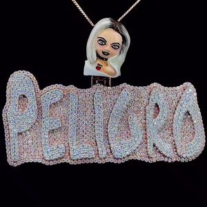 Colgante Hip Hop Unisex Cristiano de la Mejor Calidad, Chapado en Oro de 10K, Plata de Ley 925, Moissanita VVS con Corte Baguette, Disponible para la Venta - Product Image 3