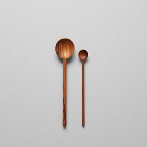 Ensemble de couverts en bois au design unique avec des bords lisses et une prise robuste pour une expérience culinaire confortable et sûre - Product Image 4