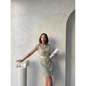 Vestido Casual de Manga Corta con Cinturón Negro de Topshow Stone, Producto al por Mayor - Product Image 3