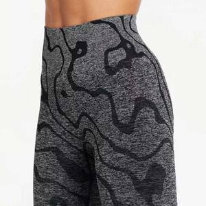 Pantalones de Yoga personalizados para mujer, ropa de gimnasio de camuflaje de cintura alta, mallas de LICRA de poliéster para entrenamiento - Product Image 5