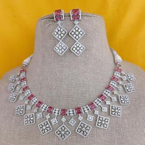 Ensemble collier élégant en zircon étincelant de haute qualité avec boucles d'oreilles pour les fiançailles de mariage pour les femmes et les filles - Product Image 1