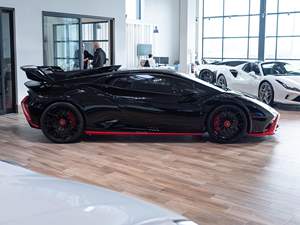 Oferta con Descuento Lamborghini Huracán STO 2023 Usado con Poco Kilometraje - Product Image 2