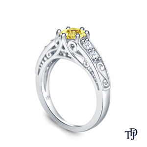 Anillo de Oro de 14K con Detalles de Filigrana y Zafiro Amarillo - Product Image 2