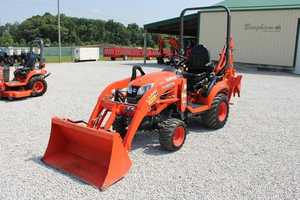 NUEVO Tractor Compacto Kubota BX2380 4WD con Cargador LA344 - Product Image 2