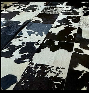 Tapis en cuir de vache patchwork - Product Image 2