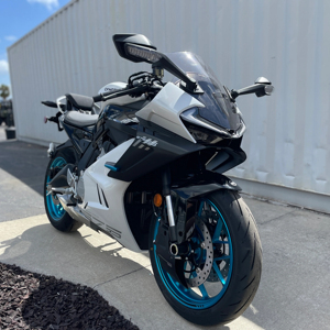 2025 NUEVA OFERTA DE VENTAS para 2025 CFmotos 675SS Original Auténtica Motocicleta - Product Image 1