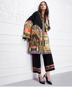 Ensemble de costume élégant en soie crêpe longue pour femmes avec broderie exquise rayonne magnifiquement imprimée ajoutant de l'élégance - Product Image 2