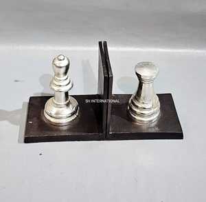 Serre-livres Roi d'échecs en aluminium plaqué argent fait à la main Unique moderne Highland Geek cadeau étagère décorative étagère pour livre - Product Image 3