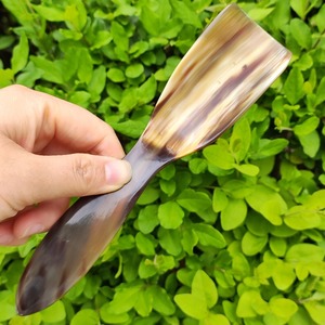 Cuchara de Cuerno de Búfalo Hecha a Mano, Ecológica y Natural, Cuchara para Mantequilla, Antiestática, Artesanía en Forma de Luna Creciente, Regalo Navideño - Product Image 4