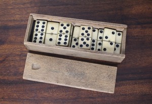 ชุดโดมิโนกระดูกขัดเงาทำมือ28ชิ้นสไตล์สัตว์ที่สมบูรณ์แบบเป็นมิตรกับสิ่งแวดล้อมพร้อมหมุดทองเหลือง - Product Image 3