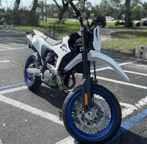 Motocicleta NUEVA de 2025, DR-Z4SM, 398cc, monocilíndrica - Product Image 2