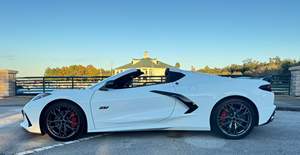 Corvette Stingray Coupé 2023 con Motor LT2 V8, Paquete de Rendimiento Z51, Mayormente sin Modificaciones - Product Image 3