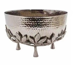 Tazón de fruta martillado para servir en el hogar indio de moda, diseño cuadrado de acero inoxidable con tallo de latón de diseñador, pulido brillante para hoteles - Product Image 6