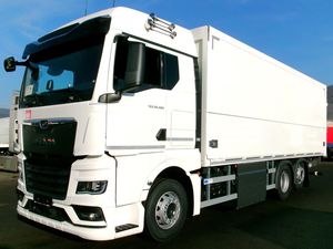 Camión Diésel M-AN 26.480 TGX 6x4 con Plataforma Lateral Abatible, Eje Direccional, Euro 6, 350 kW (476 Hp), Transmisión Automática - Product Image 1