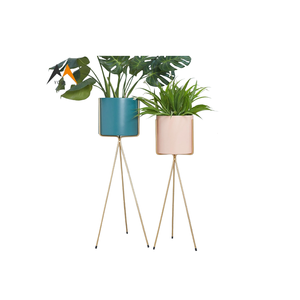 Jardinières de fleurs de différents designs Finition colorée Décoration d'intérieur Jardinière de sol Design de salon Pots de fleurs en métal - Product Image 2