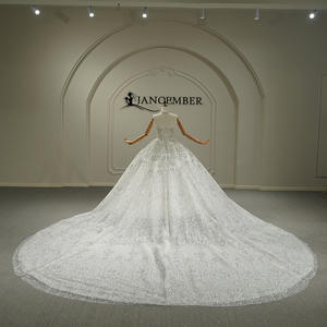 Robe de mariée moderne GT26061 à col bateau, ornée de sequins et de perles, avec traîne chapelle et dentelle florale - Product Image 4