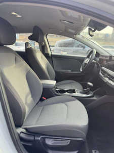 SUV LX FWD 2024 d'occasion en excellent état, essence, automatique, sièges en cuir, caméra 360° - Product Image 3