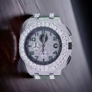 Reloj de lujo Moissanite Diamond Dial redondo Acero inoxidable Diseño de goma verde Perfecto para el estilo diario para hombres - Product Image 1