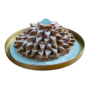 Bandeja decorativa moderna para chocolate Bandeja de chocolate de metal martillado de gran calidad Bandeja para servir dulces para fiestas y eventos de cumpleaños - Product Image 2