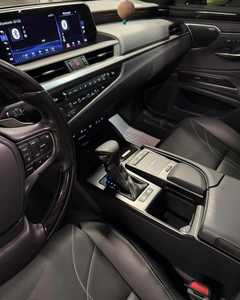 Lexus ES Turbo 2020, Volante a la Derecha, Caja de Cambios Automática, Asientos de Cuero, Interior Oscuro, Tamaño de Neumáticos R17, Cámara Trasera, Motor Hilux - Product Image 3