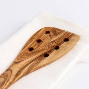 Espátula de madera de olivo Premium hecha a mano, herramienta de accesorio de cocina elegante ecológica, 6 agujeros perforados, utensilio de cocina ArtisRaw SS020 - Product Image 4