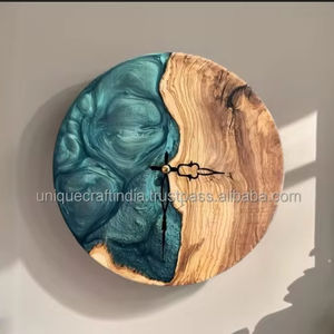 Horloge murale intemporelle en bois et résine pour la décoration intérieure artisanale de haute qualité - Product Image 2