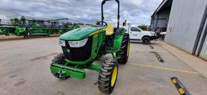 Tracteur utilitaire compact John Deere 4066M 4RM et 2RM, moteur et boîte de vitesses, puissance nominale de 160 ch, état neuf, modèle 2021 - Product Image 2