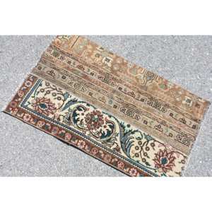 Alfombra de lana turca Vintage de 2x3,2 pies, diseño de retales de estilo tradicional beige y azul, alfombra para sala de estar con respaldo de látex - Product Image 4